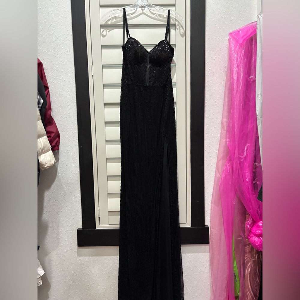 Sophisticated Black Prom Dress with Slit